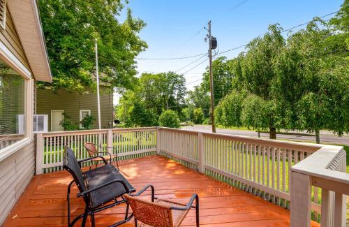 Penn Yan House | Pet-Friendly Happy Lake Trails: Ideal for Family Getaways