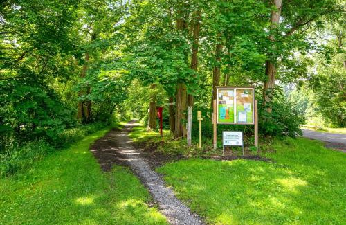 Penn Yan House | Pet-Friendly Happy Lake Trails: Ideal for Family Getaways