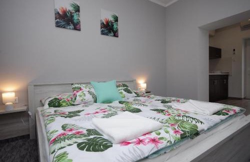 Gyula House | Ideal Retreat at Happy Moments Apartman with Hot Tub
