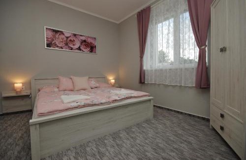 Gyula House | Ideal Retreat at Happy Moments Apartman with Hot Tub