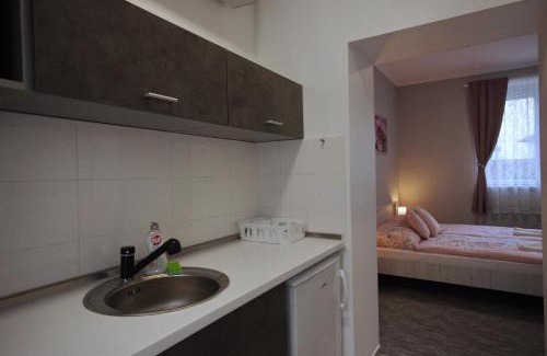 Gyula House | Ideal Retreat at Happy Moments Apartman with Hot Tub