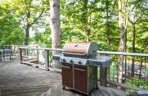 Huddleston House | Relaxing Lakefront Cove with Pool and Spa Amenities
