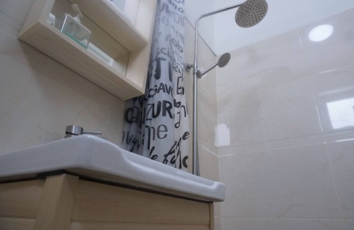 Floreal House | Top-Rated Happy Ours Guest House with Family-Friendly Amenities