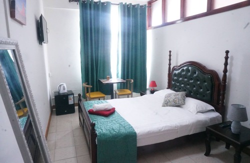 Floreal House | Top-Rated Happy Ours Guest House with Family-Friendly Amenities