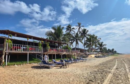 Sernabatim Resort | Cozy Happy Shack Beach with Oceanfront Huts and Views