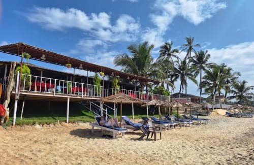 Sernabatim Resort | Cozy Happy Shack Beach with Oceanfront Huts and Views