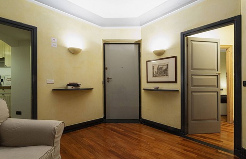 Castelletto Apartment | Central Happy Square: Family-Friendly with Breakfast Included