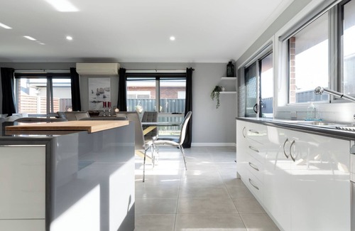 East Devonport House | Pet-Friendly Happy Tails Devonport with Top Guest Ratings