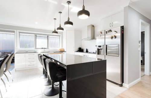 East Devonport House | Pet-Friendly Happy Tails Devonport with Top Guest Ratings