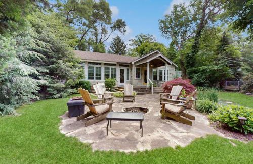 New Buffalo House | Delightful Happy Thoughts Cottage - 4-Star Family Retreat