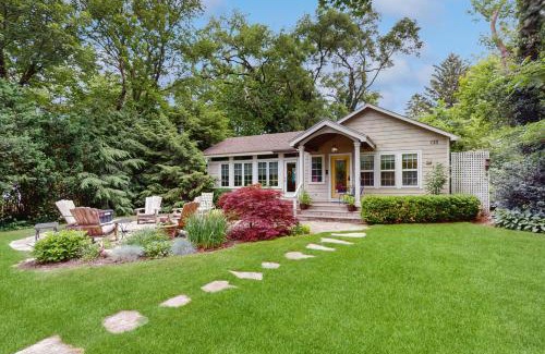 New Buffalo House | Delightful Happy Thoughts Cottage - 4-Star Family Retreat