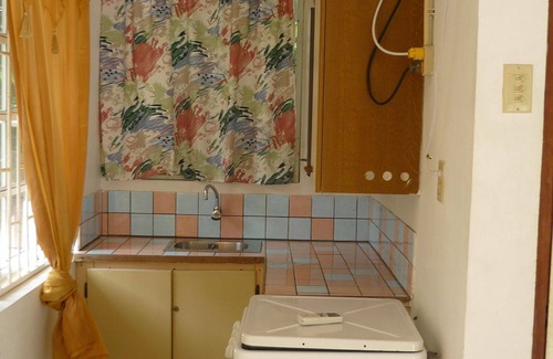 Willemstad Apartment | Budget-Friendly Happy Turtle Apartments with Pool & Breakfast