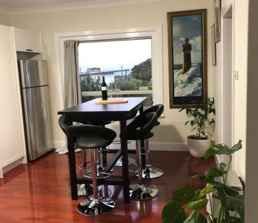 Port Lincoln House | Discover Happy Valley Rest: Oceanfront Escape with Breakfast