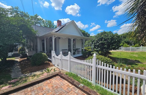 De Funiak Springs House | Happy Victorian charming 4-bedroom house in historic DeFuniak Springs