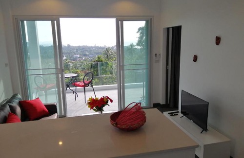 Na Thon Villa | Cozy Happy Villa: Pet-Friendly with Ocean Views & Breakfast
