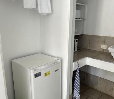 White Hills Hotel | Adult-Only Happy Wanderer Motel in Bendigo with Pool Access