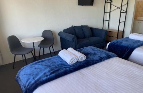 Lake Boga Hotel | Serene Lake Views at Happy Wanderer Motel in Lake Boga