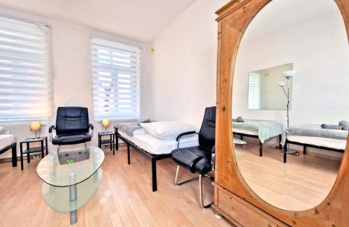 Neuschonefeld Apartment | Top-Rated HappySide EASYROOMS with Kitchen & Pet-Friendly