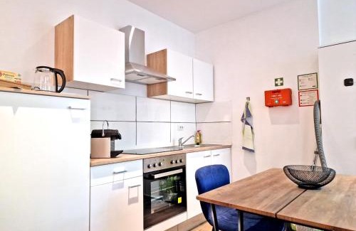 Gohlis Apartment | Pet-Friendly HappySide TinyHouse with Kitchen & Terrace