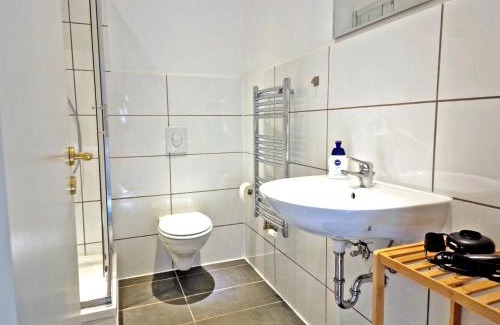 Gohlis Apartment | Pet-Friendly HappySide TinyHouse with Kitchen & Terrace