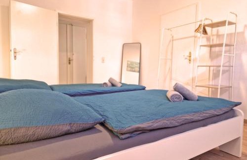 Gohlis-Mitte Apartment | HappySide: Family-Friendly Stay with Great Transport Links