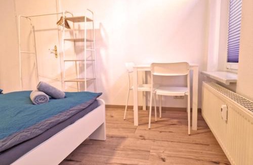 Gohlis-Mitte Apartment | HappySide: Family-Friendly Stay with Great Transport Links