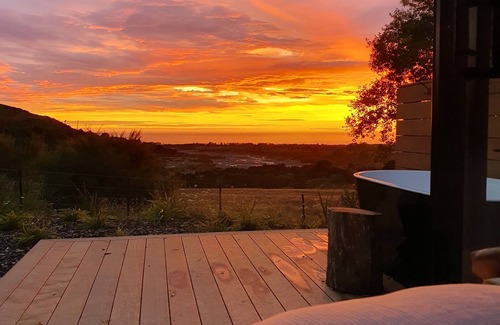 Hapuku Cabin | Eco Tiny House at Hapuku River with Ocean View & Pet Friendly