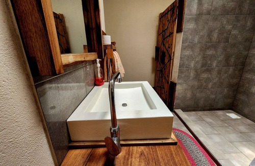 Arusha House | Enchanting Arusha: Family-Friendly Stay with Pool & Dining