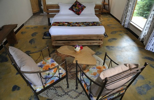 Arusha House | Enchanting Arusha: Family-Friendly Stay with Pool & Dining