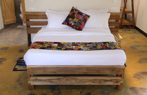 Arusha House | Enchanting Arusha: Family-Friendly Stay with Pool & Dining