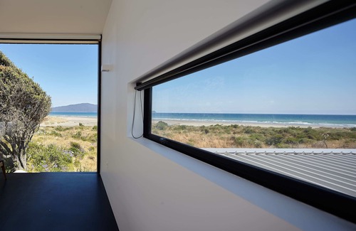 Waikanae House | Harakeke: Beachfront Holiday Home with Pool & Spa