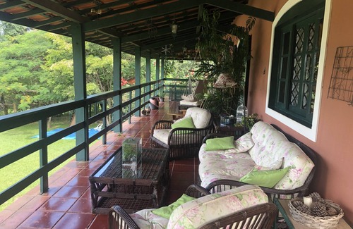 Itu House | Haras: Family-Friendly Retreat with Farm Animals & Pool