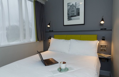 Newport Pagnell Hotel | Cozy Harben House Hotel: Family-Friendly with Spa Access