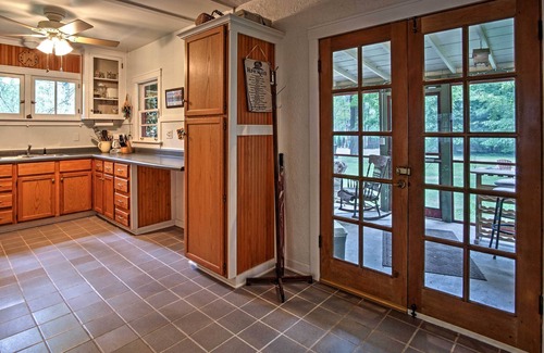 Harbert Cottage | Inviting Harbert Cottage + Studio: Steps from the Beach!