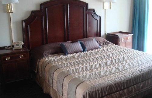 Newport Hotel | Budget-Friendly Harbor Base Inn with Breakfast Included