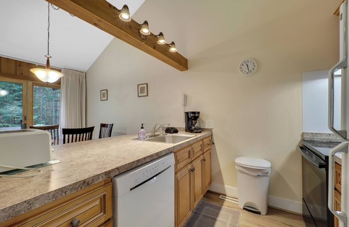 Menonaqua Beach Condo | Harbor Cove #5, Near Skiing, Golf & Downtown