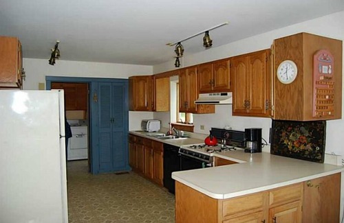 Round Pond House | Harbor Edge: Shorefront Retreat with Ocean Views & Breakfast