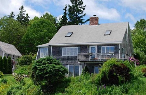 Round Pond House | Harbor Edge: Shorefront Retreat with Ocean Views & Breakfast