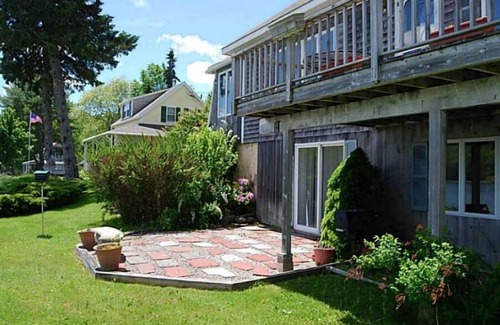 Round Pond House | Harbor Edge: Shorefront Retreat with Ocean Views & Breakfast