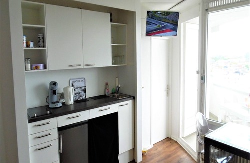 Saint Pauli Apartment | Prime Location Suite with Beautiful Harbor and Elbe Views