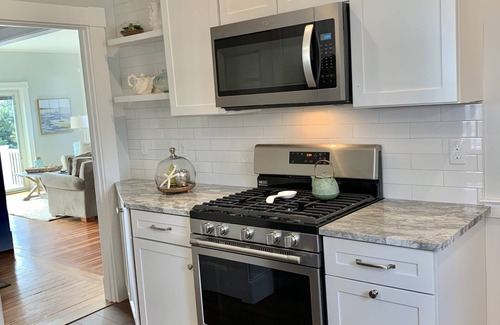 Dartmouth Cottage | Seaside Retreat: Harbor Front Cottage in Padanaram Village