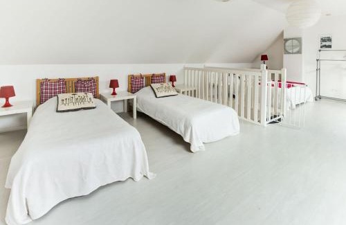 Isigny-sur-Mer House | Inviting Family Retreat with Garden & Child-Friendly Amenities