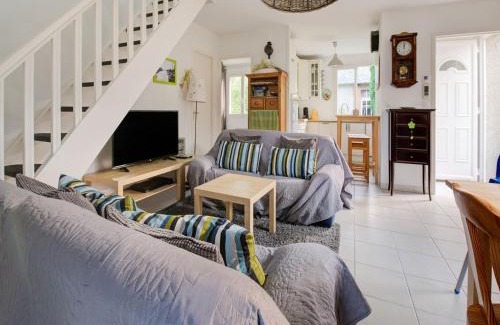 Isigny-sur-Mer House | Inviting Family Retreat with Garden & Child-Friendly Amenities