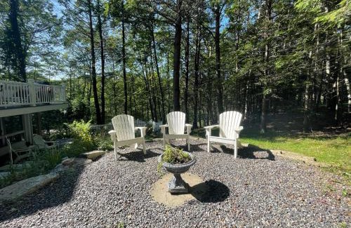 York House | Cozy Harbor Hideaway with Ocean View and Family Amenities