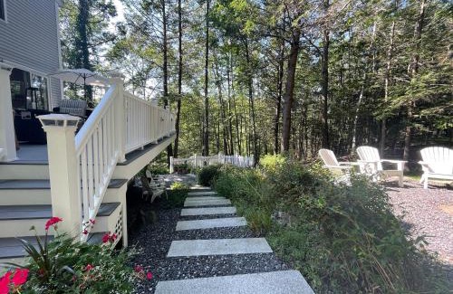 York House | Cozy Harbor Hideaway with Ocean View and Family Amenities