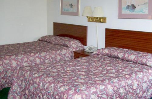 Hawk Run Hotel | Budget-Friendly Harbor Inn: Pet & Child Friendly Retreat