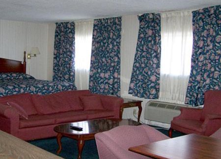 Hawk Run Hotel | Budget-Friendly Harbor Inn: Pet & Child Friendly Retreat