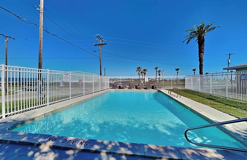 Fulton Condo | Top-Rated Harbor Lights Cottages with Pool & Breakfast