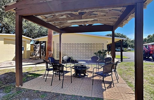 Fulton Condo | Top-Rated Harbor Lights Cottages with Pool & Breakfast