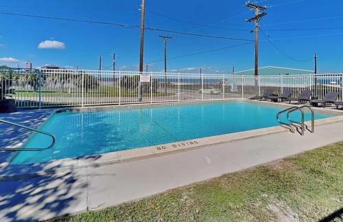 Fulton Condo | Top-Rated Harbor Lights Cottages with Pool & Breakfast